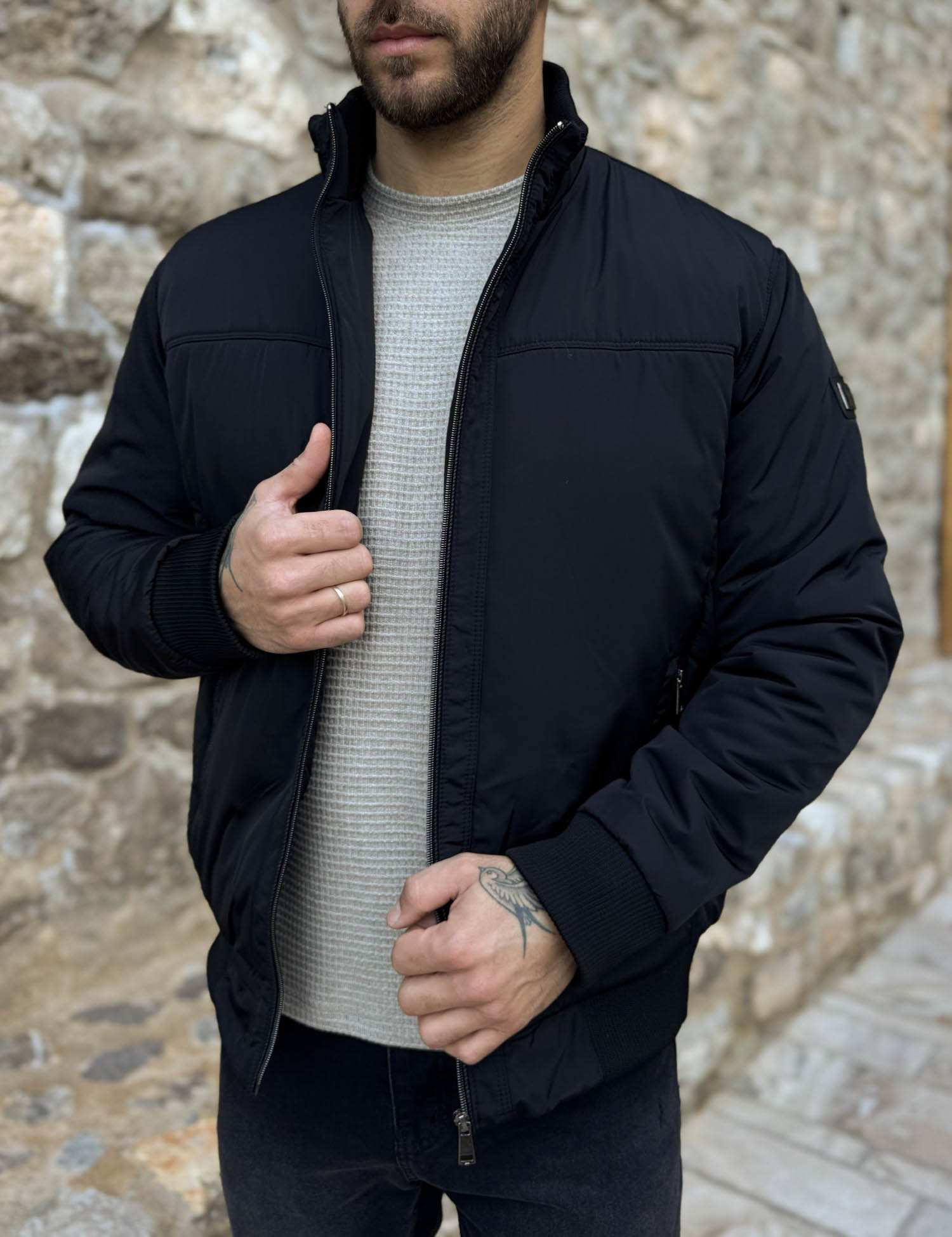 Hi Men Ανδρικό μαύρο μπουφάν με γιακά και λάστιχο HM264044M